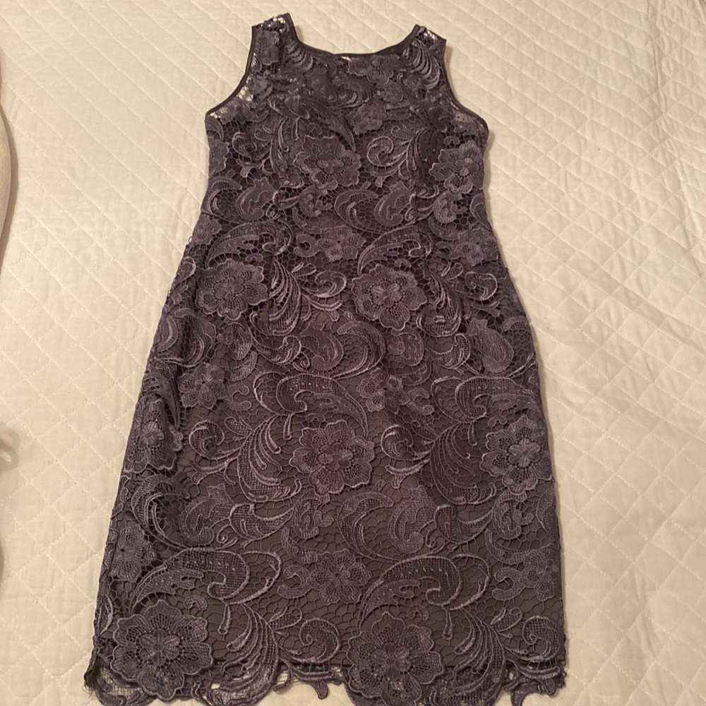 Adrianna Papell size 6 dress, built in bra